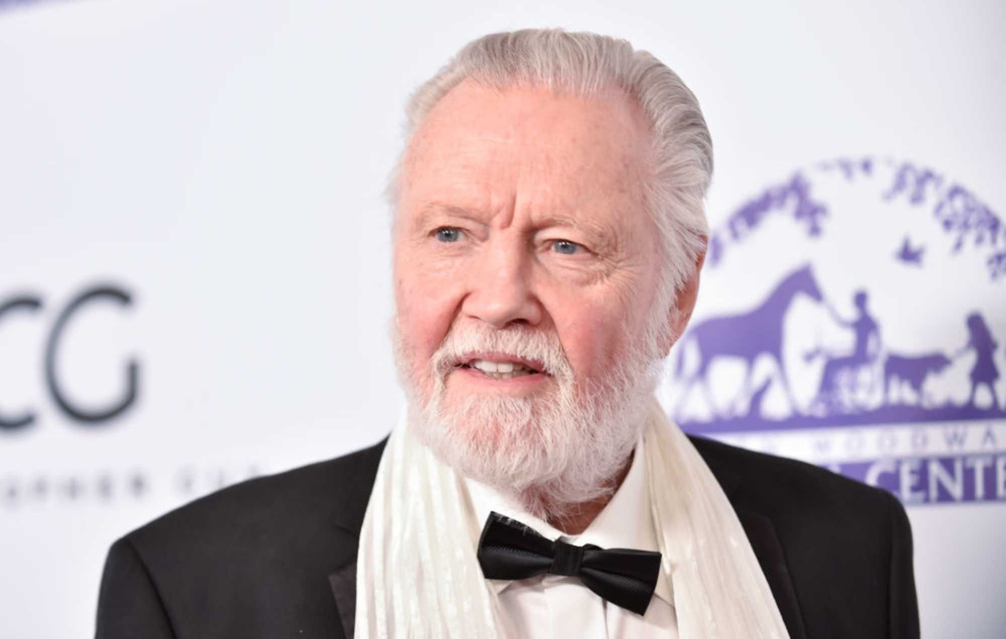 'Wake up America' Jon Voight's rallying cry for Trump's return in 2024!