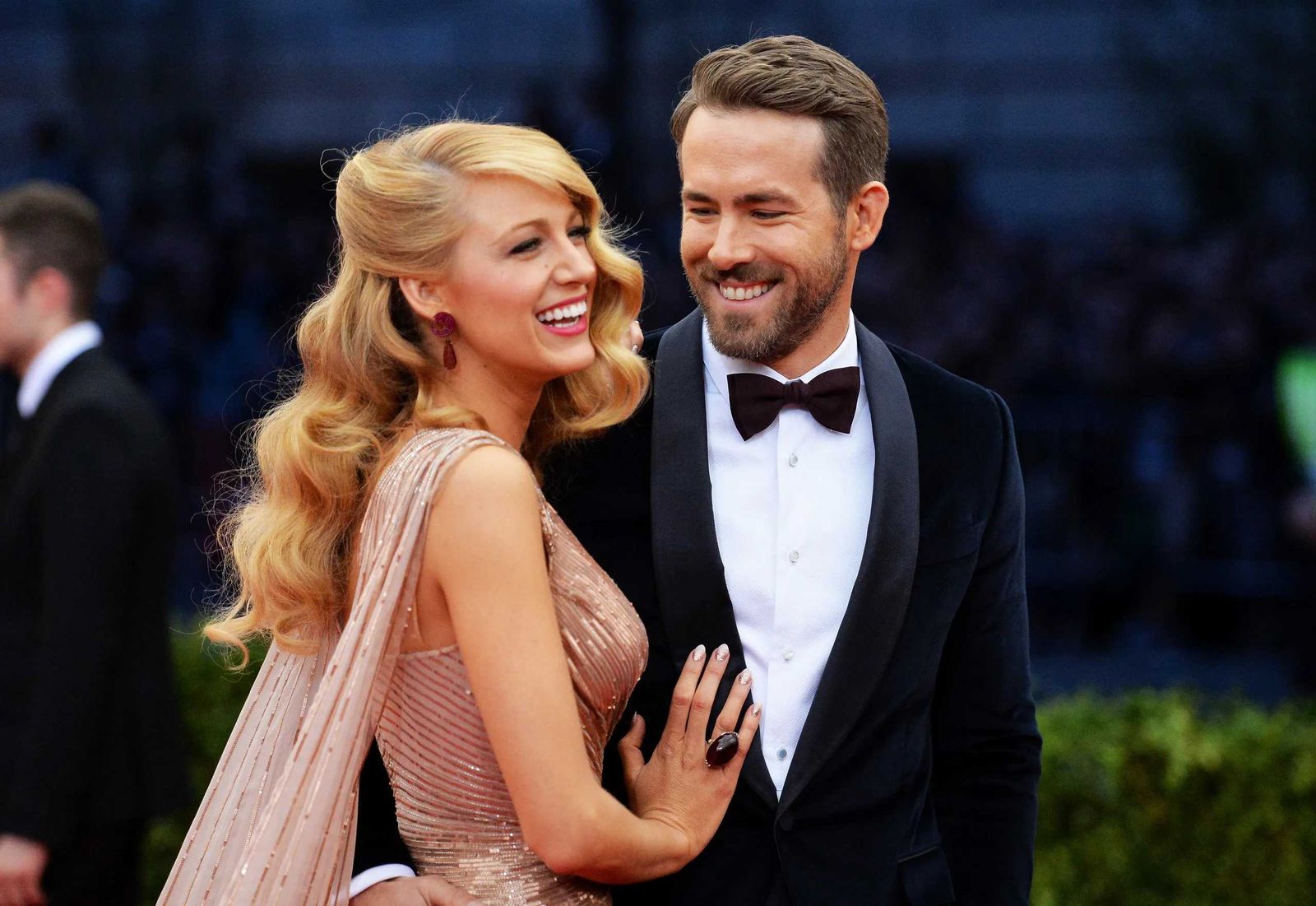 Ryan Reynolds and Blake Lively (Source: Glamour))