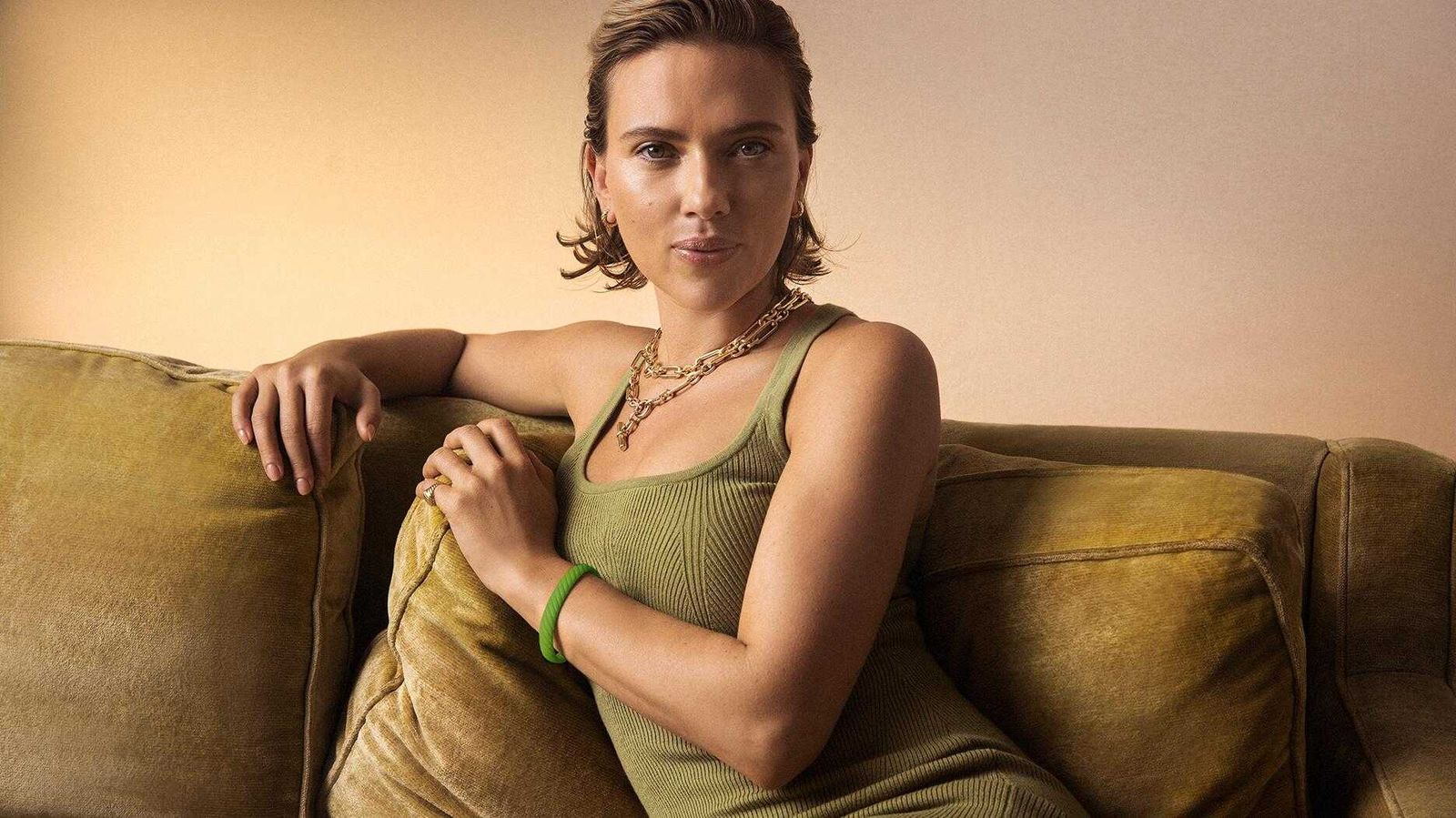 <p>Scarlett Johansson (Source: National Jeweler)</p>