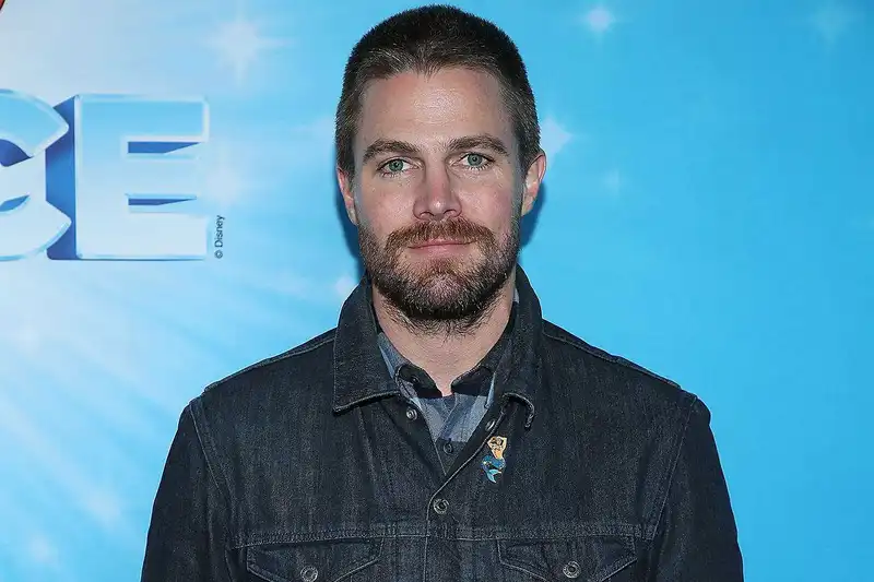 Stephen Amell (Source: People)