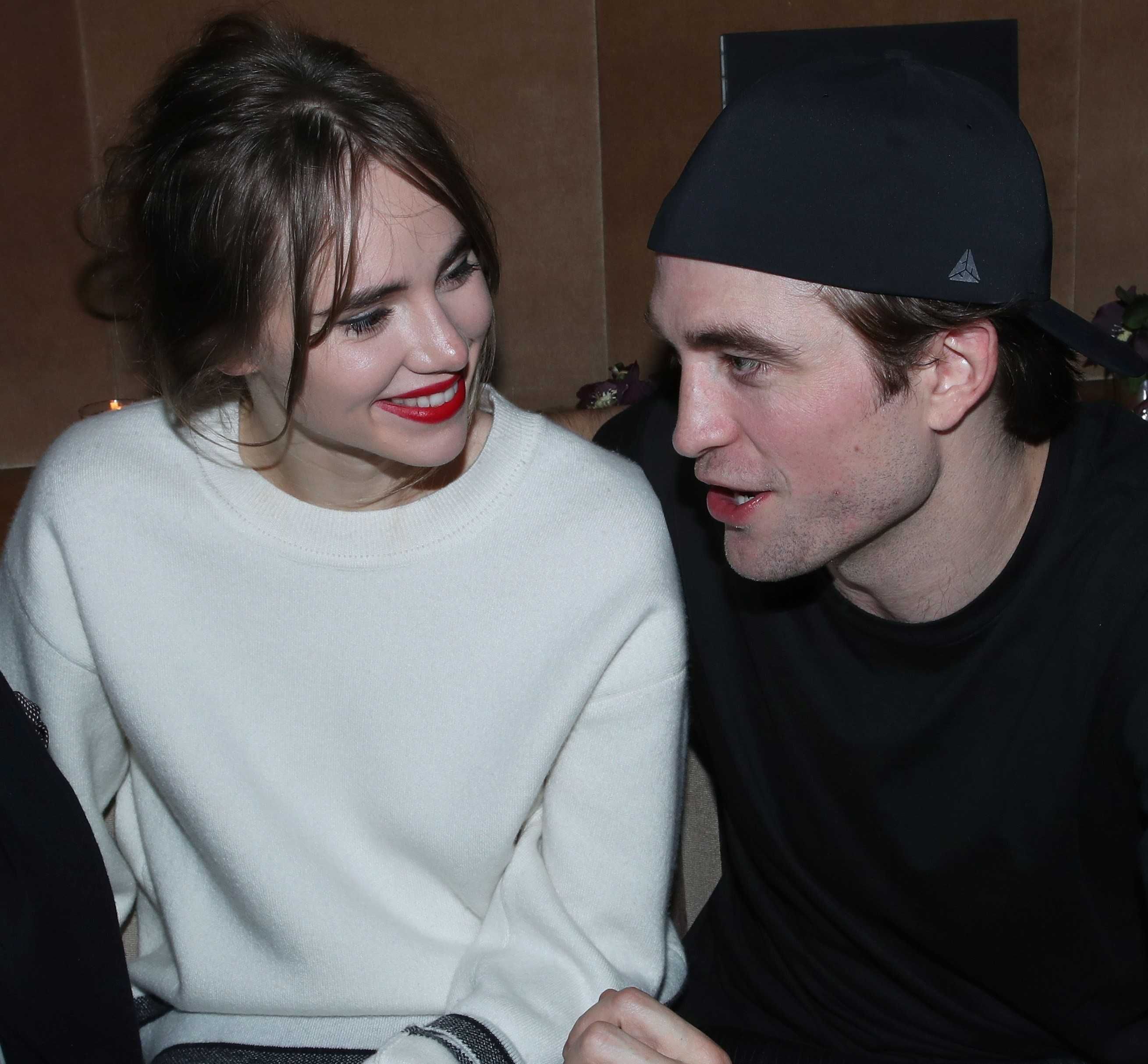 Suki Waterhouse and Robert Pattinson (Source: Elle)