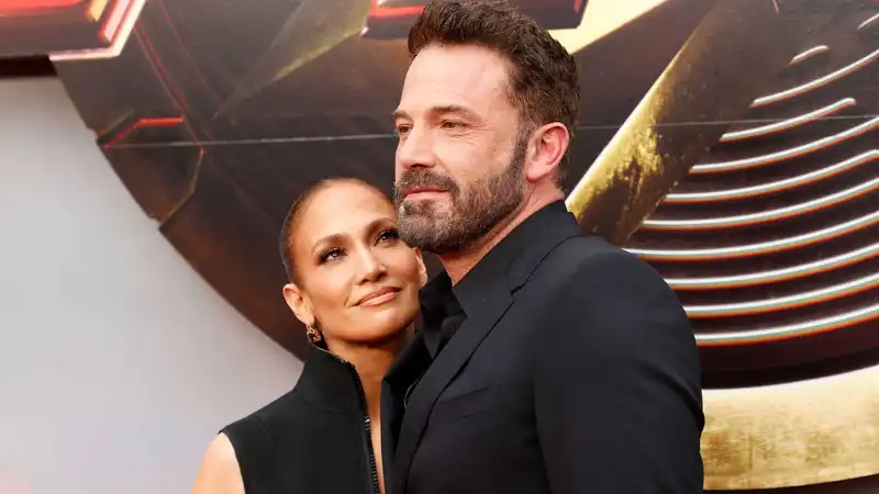 Jennifer Lopez and Ben Affleck (Source: CNN)