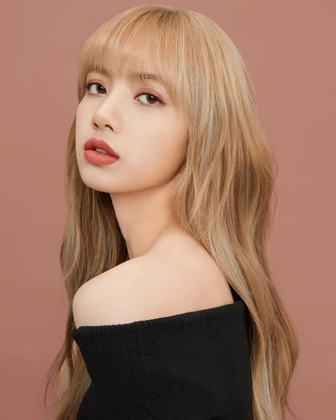 BLACKPINK's Lisa Spotted Enjoying Parisian Romance With Rumoured  Billionaire Beau, Frederic Arnault