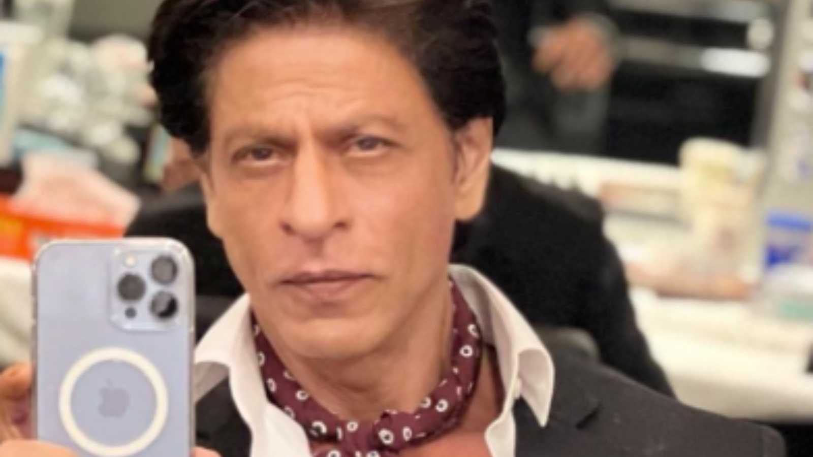 Shah Rukh Khan reveals his favourite Punjabi food, has THIS to say when asked for his kurtas in latest chat session