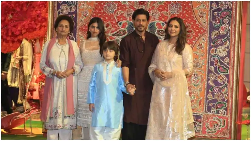 Shah Rukh Khan adds star power to Ambani Ganesh Chaturthi bash; arrives with Gauri, Suhana and AbRam