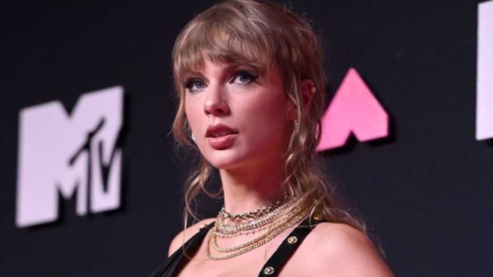 Taylor Swift attends Travis Kelce's NFL game with Ryan Reynolds, Hugh  Jackman - Hindustan Times