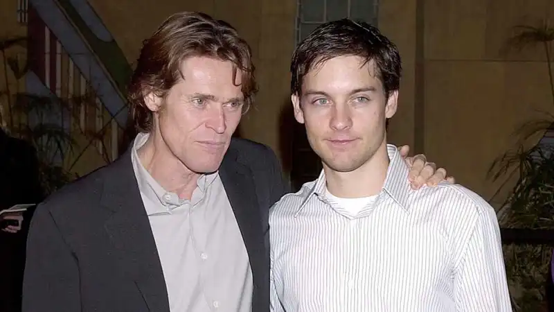 Willem Dafoe and Tobey Maguire (Source: LaDbible)