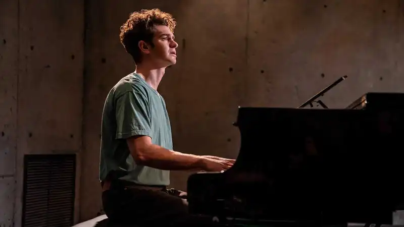 Andrew Garfield in Tick Tick... Boom! (2021) (Source: Backstage)