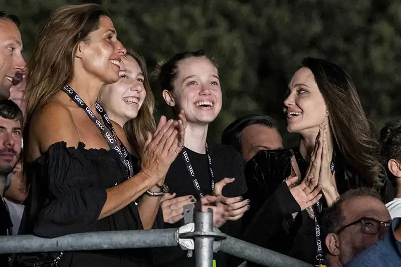 Shiloh Jolie-Pitt and Angelina Jolie (Source: Paris Match)