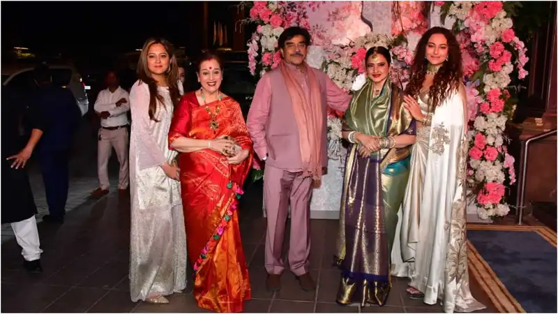 <p>Sonakshi Sinha, Poonam Sinha, Shatrughan Sinha, and Rekha at a wedding reception</p>