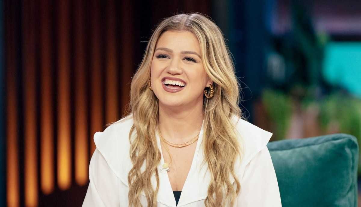 Kelly Clarkson (Source: Parade)