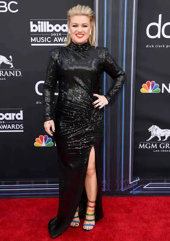 Kelly Clarkson (Source: People)