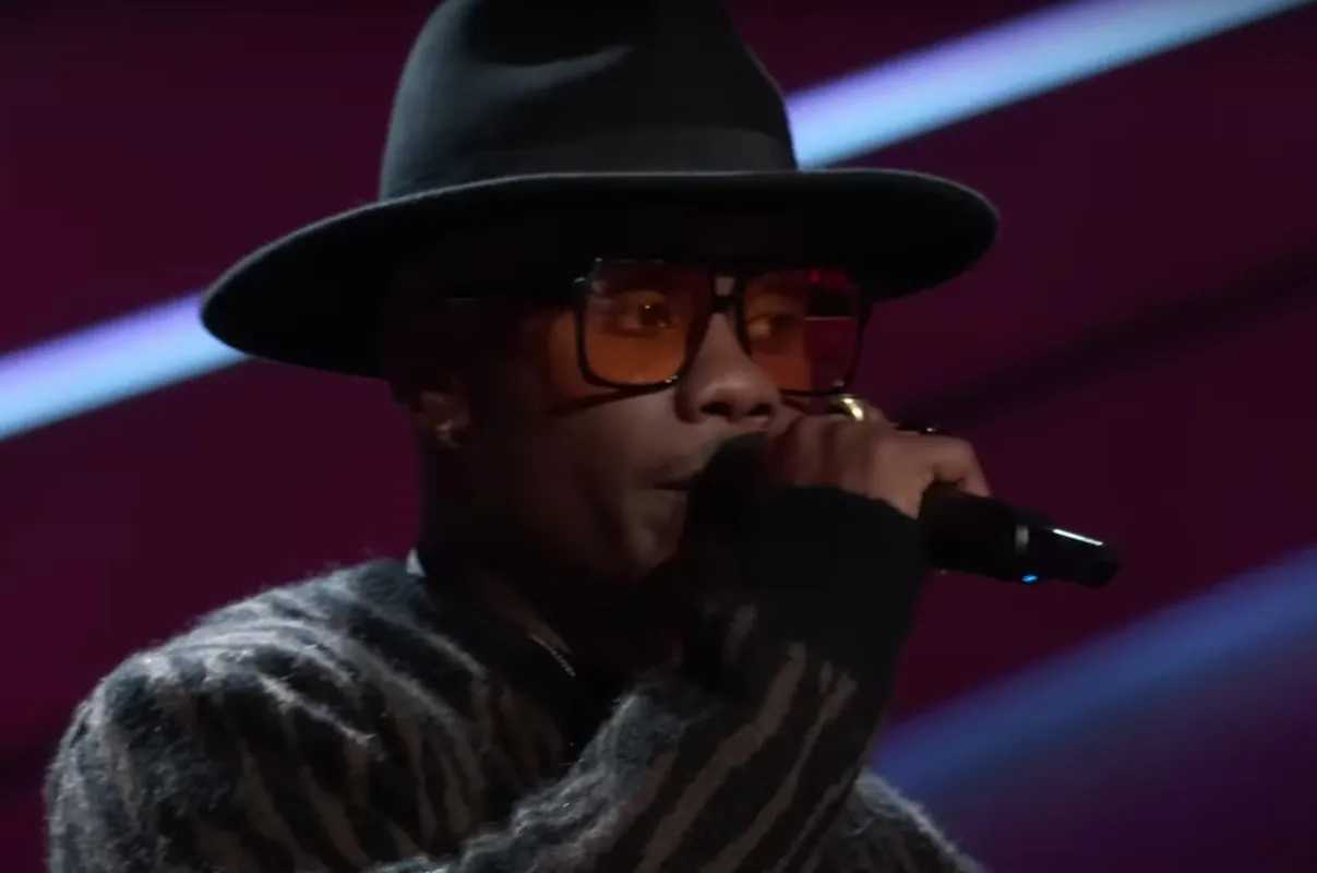 The Voice: Mac Royals receives standing ovation for emotionally charged performance