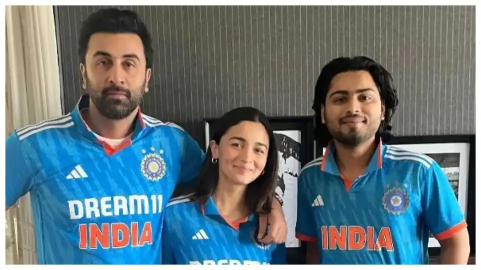 World Cup 2023 Final: Ranbir Kapoor and wifey Alia Bhatt twin in blue jerseys to cheer for team India, see pics