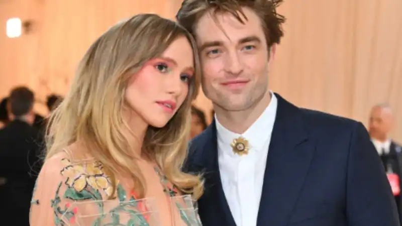 Robert Pattinson and Suki Waterhouse