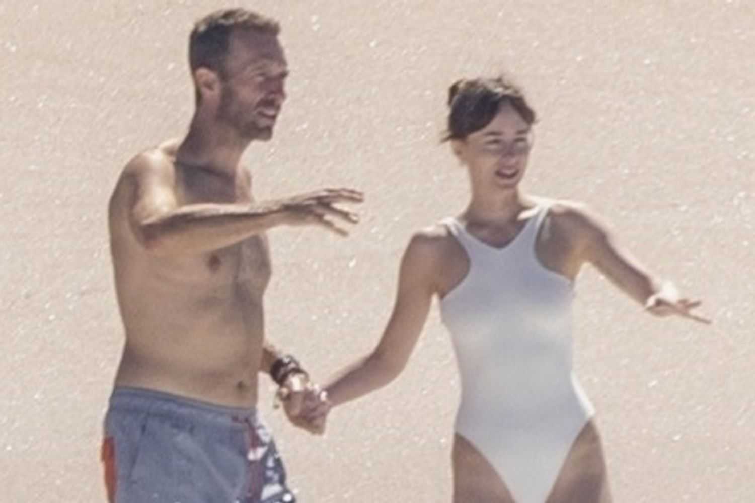 Dakota Johnson and Chris Martin enjoyed a happy and relaxing vacation in Mexico