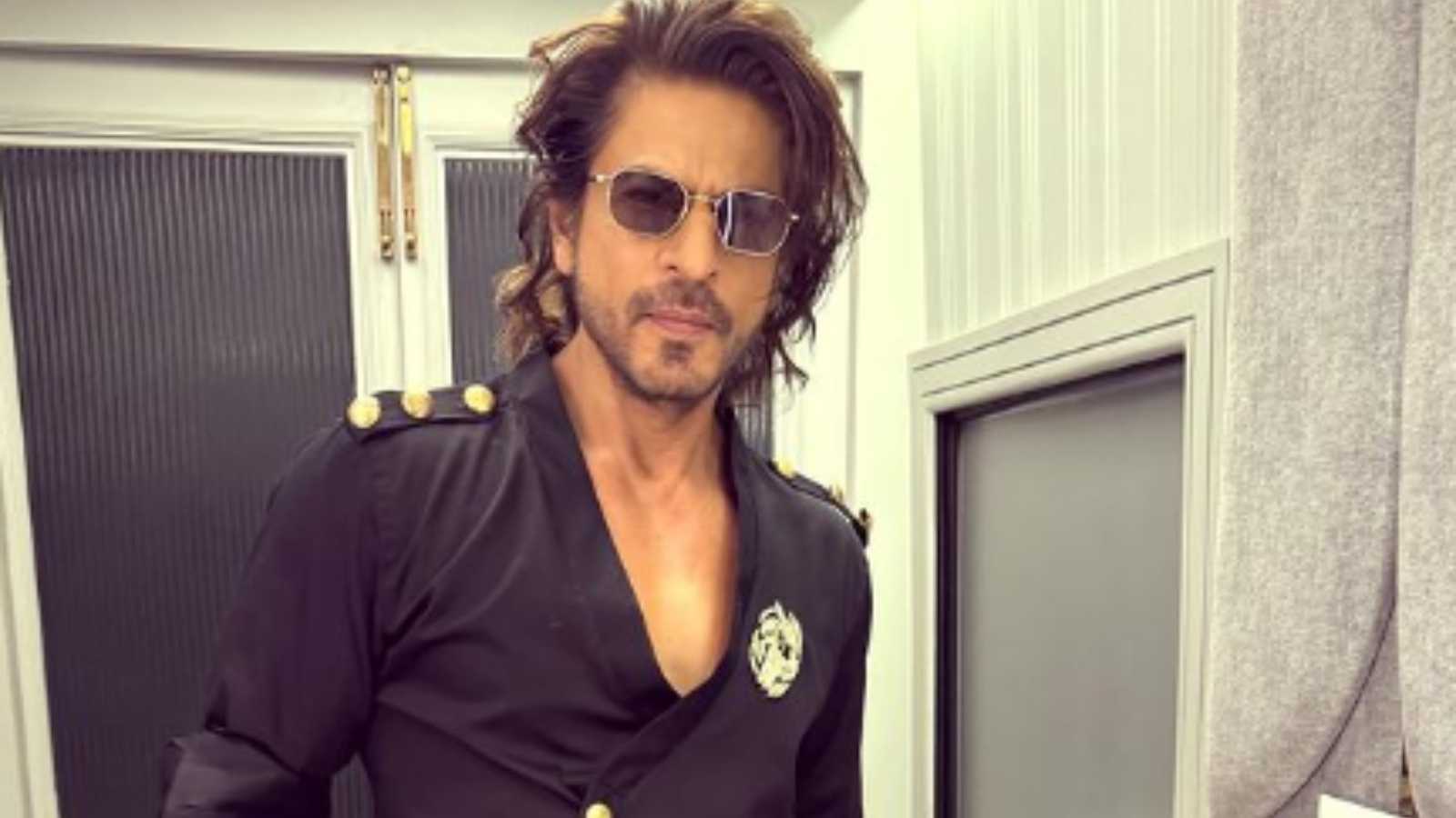 Shah Rukh Khan sends the crowd into a frenzy with his performance at WPL 2024, watch