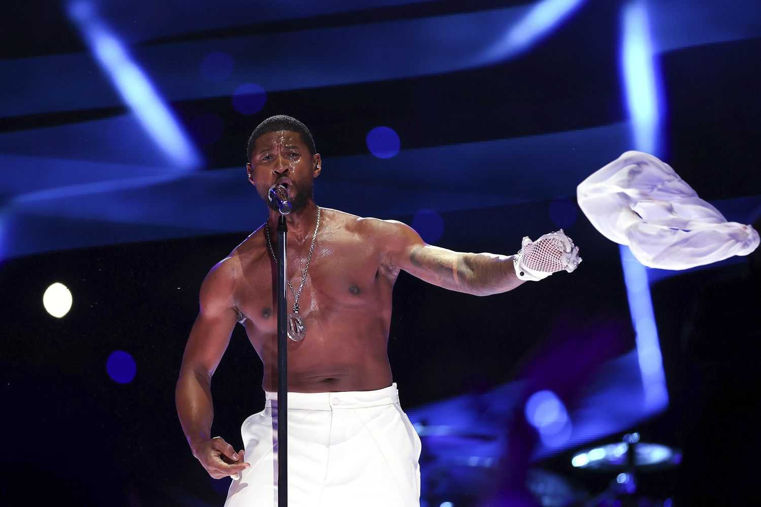 Usher at the 2024 Super Bowl (Source: X)