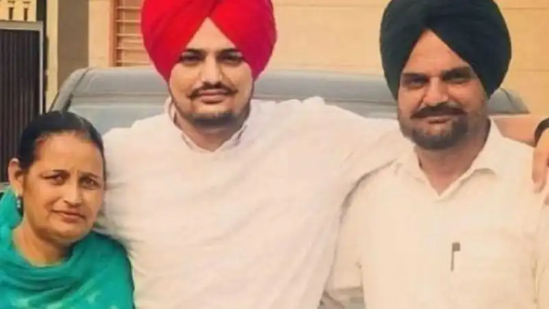 Sidhu Moosewala with his parents