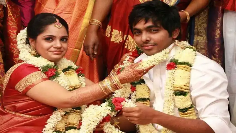 GV Prakash Kumar and Saindhavi's wedding photo.