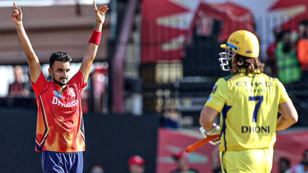 IPL 2024 - From cheers to silence as MS Dhoni departs for a DUCK; CSK fans in shock