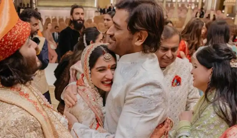 MS Dhoni pens a heartfelt note for Radhika Merchant and Anant Ambani