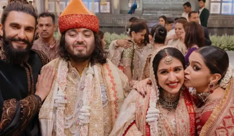 Ranveer Singh and Deepika Padukone pose with Anant Ambani and Radhika Merchant; the internet can't get enough!