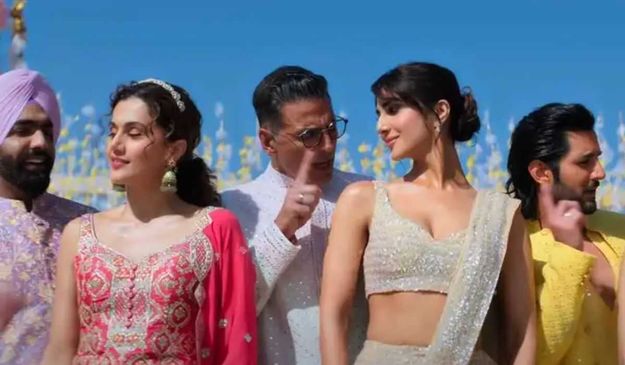 Khel Khel Mein Movie Review: While Akshay Kumar 'plays' back to reclaim his crown as king of comedy, Fardeen Khan 'comes out' as the surprise package