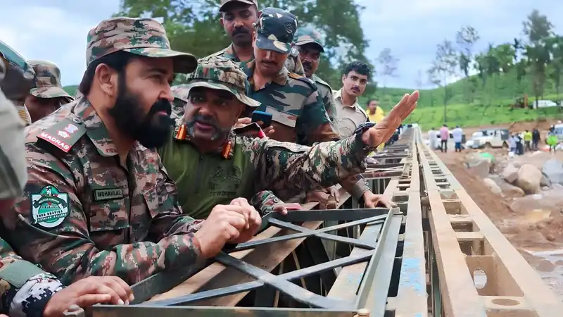 Mohanlal visiting Mundakkai in Wayanad.