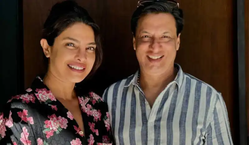 Priyanka Chopra poses for a selfie with Madhur Bhandarkar; fans demand Fashion 2 with her