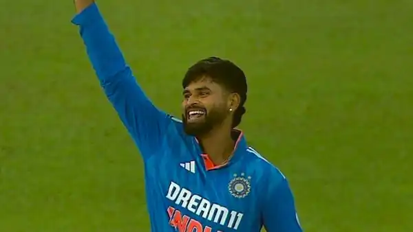 IND vs SL: Shreyas Iyer's bullseye throw and Virat Kohli's swift fielding reduce Sri Lanka to 240 for 9 wickets