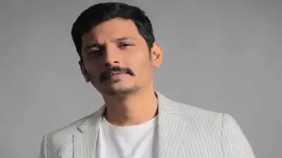 Tamil actor Jiiva survives car crash, lashes out at onlookers in viral video