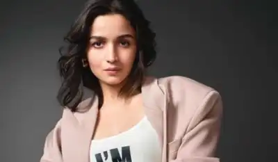 Alia Bhatt makes a surprise appearance at DJ Alan Walker's concert in Bengaluru, grooves to Jigra song | Watch