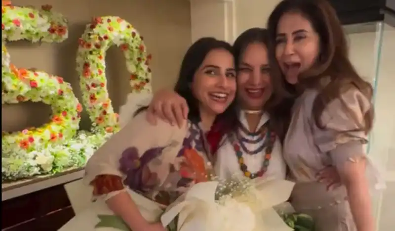 Vidya Balan, Farah Khan and Urmila Matondkar celebrating Shabana Azmi's 74th birthday proves age is just a number | WATCH fun video