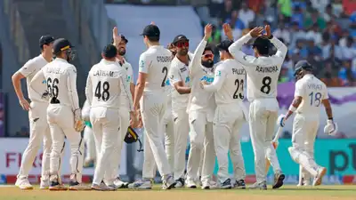 IND vs NZ: Team India's 'pathetic' batting on Day 3 gets fans angry as they lose 5 wickets within 8 overs