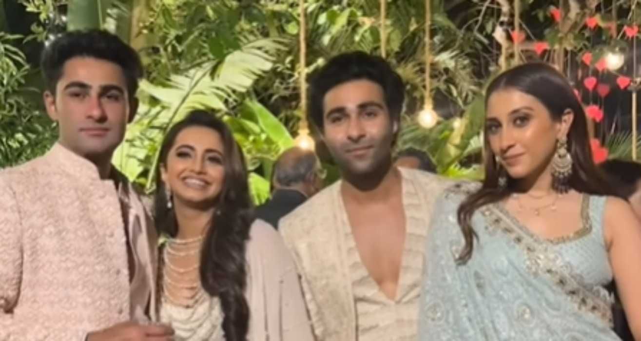 INSIDE Aadar Jain And Alekha Advani's Intimate Roka Ceremony: Kareena ...