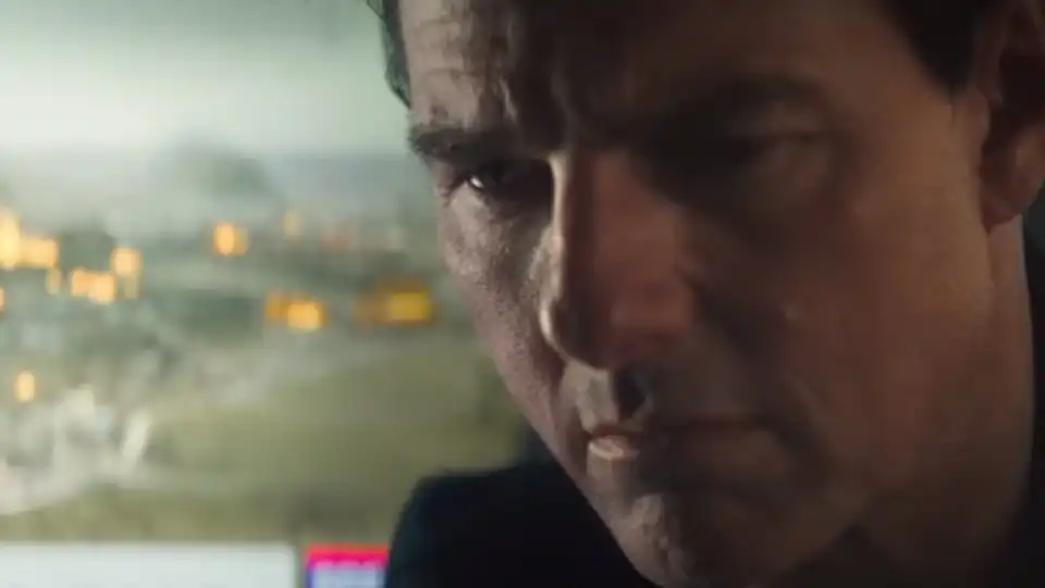 Tom Cruise Punches Superman, Hangs From Helicopter And Jumps Across London Buildings In Mission Impossible Fallout Trailer!