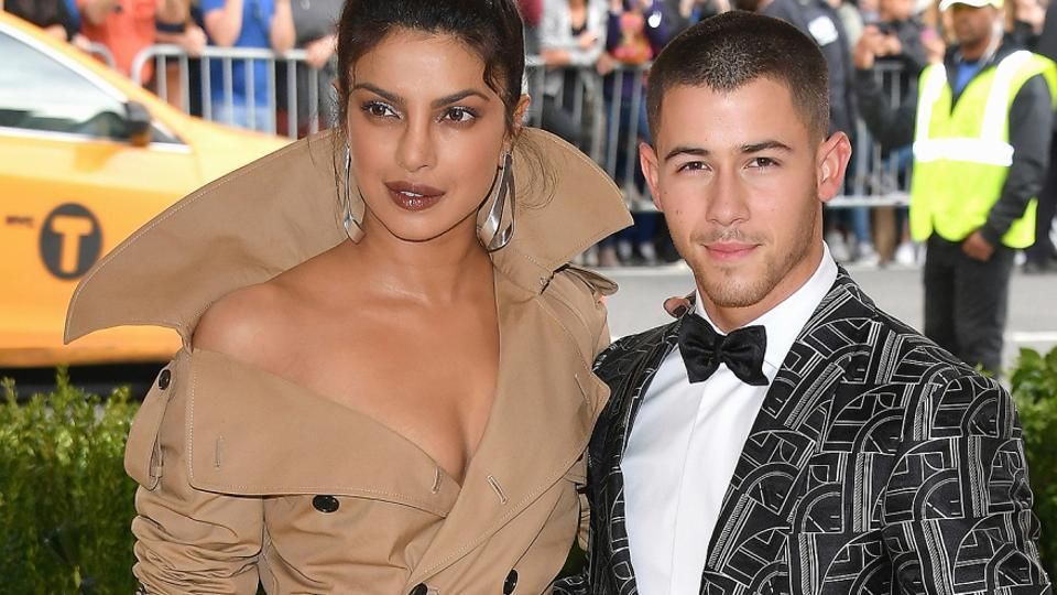 Priyanka Chopra Spotted Partying With Nick Jonas In These Viral Videos