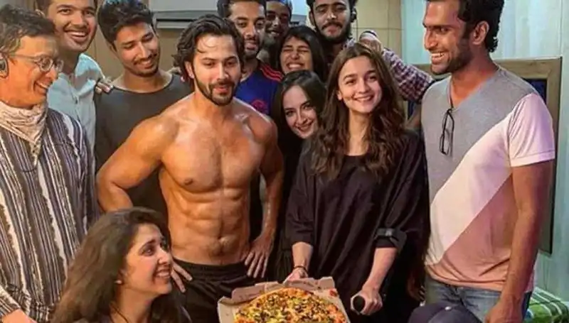 Alia Bhatt, Varun Dhawan Celebrate Kalank Schedule Wrap With A Pizza Party