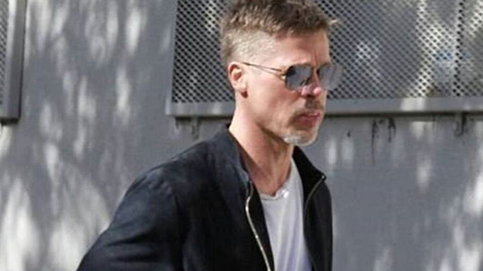 Pics: Brad Pitt looks skeletal and gaunt as Angelina Jolie divorce 'takes a tol...