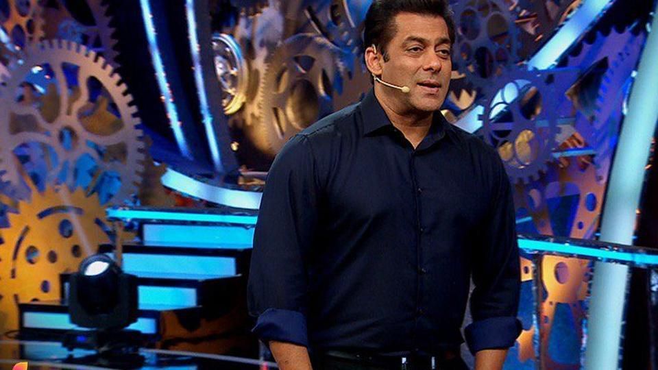 Bigg Boss 11 Dec 9: Salman Khan Slams Arshi Khan For Misbehaving With Shilpa's Mother!