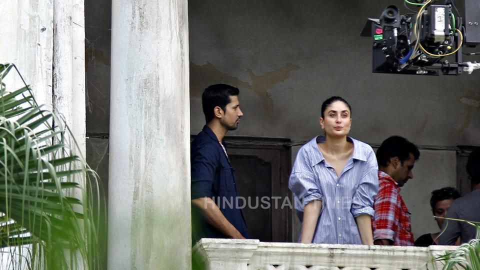 Check Out Kareena's Look In These Shots From The Sets Of Veere Di Wedding