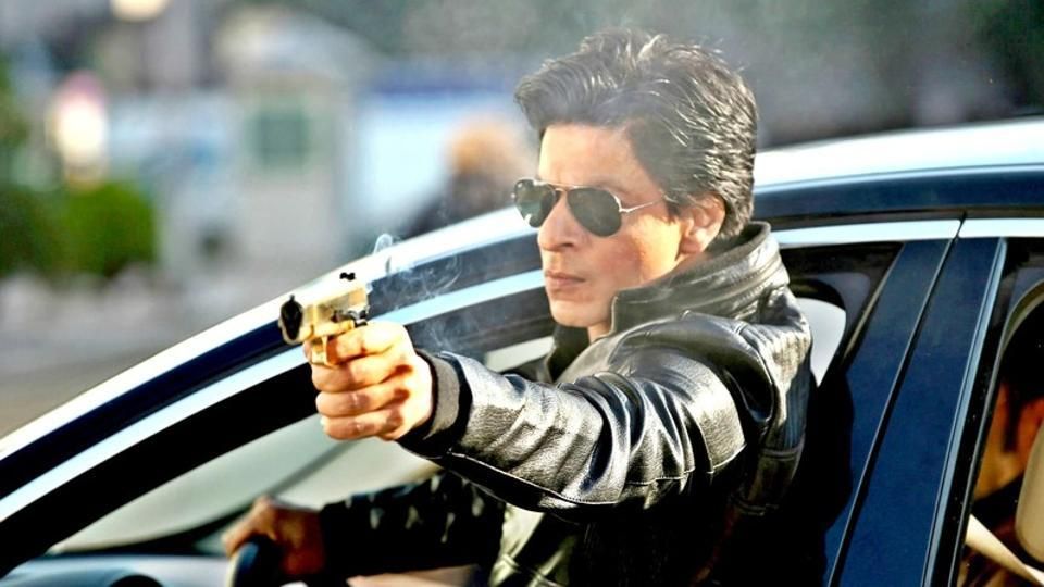 Shah Rukh Khan's car runs over photographer's foot
