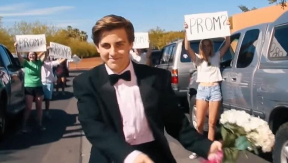 A Teen Proposed To Emma Stone In La La Land Style And Here's Her Reaction 