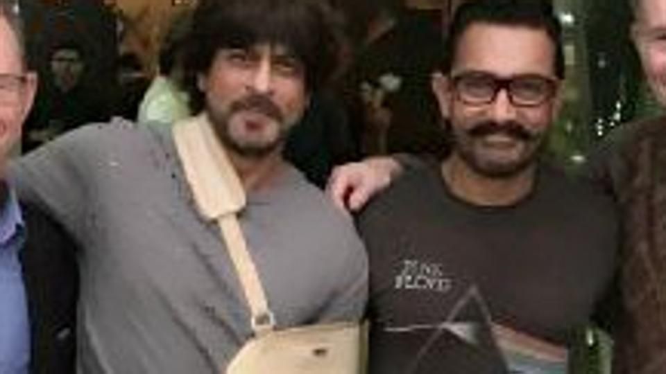 Does Shah Rukh Khan's Intimate Meeting With Aamir Khan Hint At Them Coming Together For A Film?