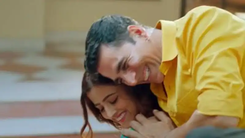 Filhall Song: Akshay Kumar And Nupur Sanon Starrer Love Ballad Is Melodious And Melancholic 