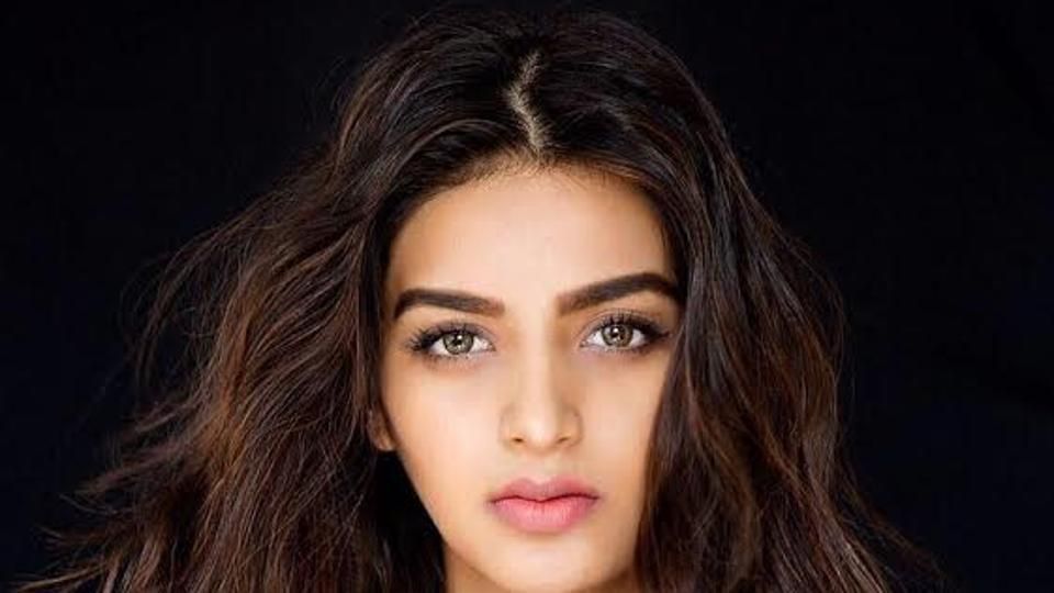 WHAT!? Bollywood Debutante Forced To Vacate Her Flat Because She's Single?