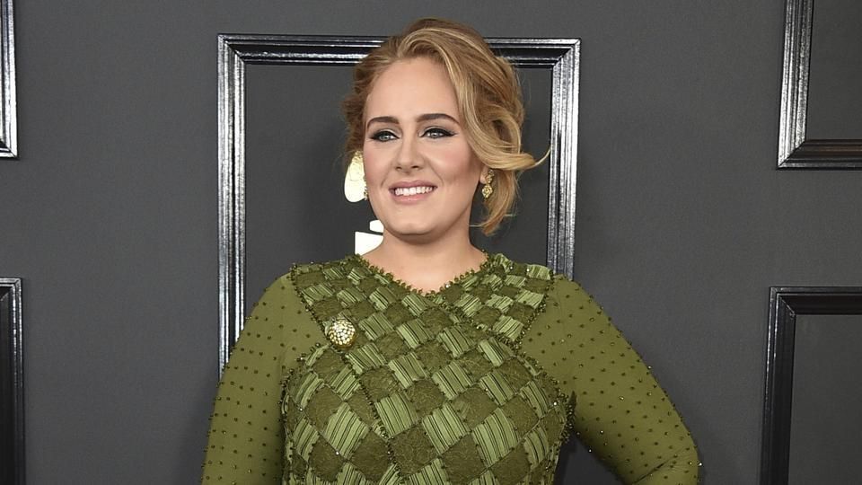 Adele halts performance after fan suffers heart attack