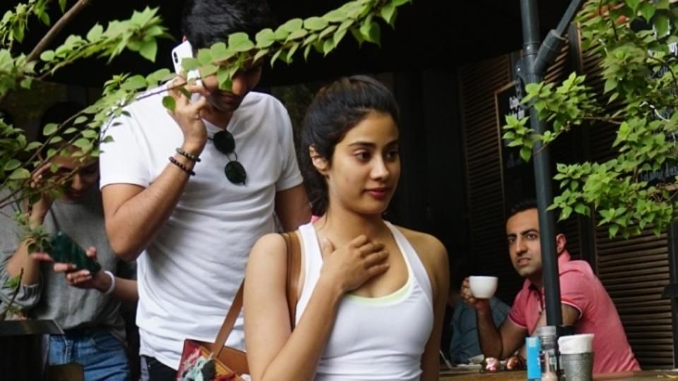 These Pictures And Videos Of Janhvi Kapoor Honouring Sridevi By Celebrating Her Birthday At Old Age Home Are Heart-Warming!