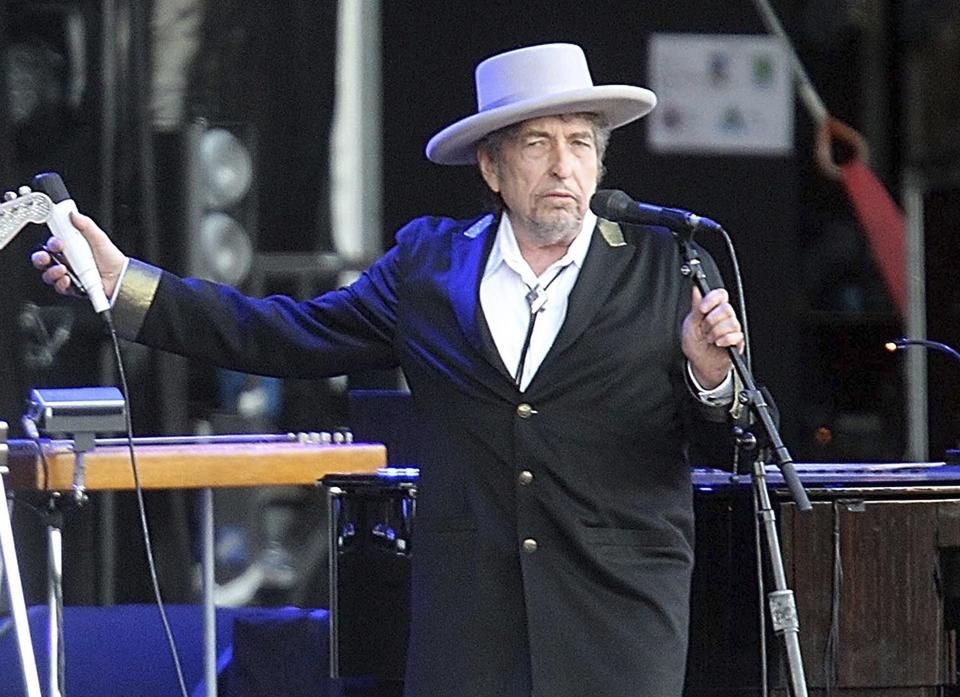 At 75, Dylan on 'sentimental journey' into musical past